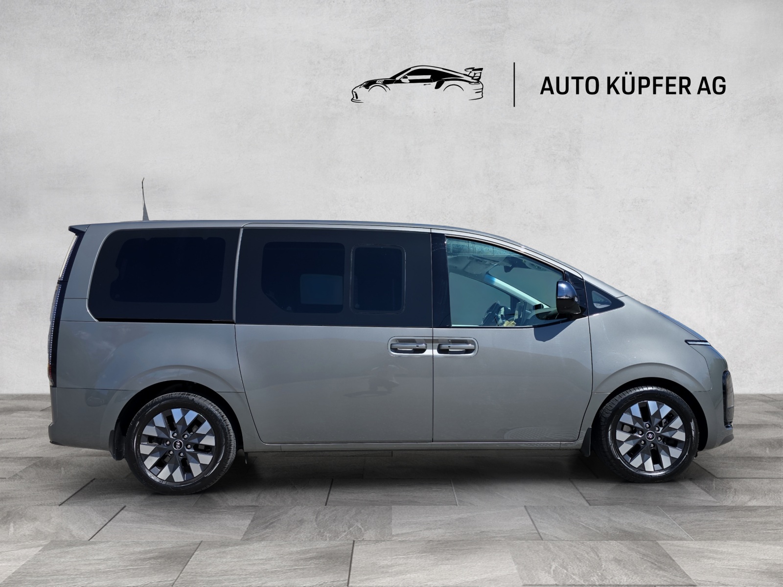 HYUNDAI Staria Premium 2.2 CRDI HEV SIGNATURE A-showroom-element-2