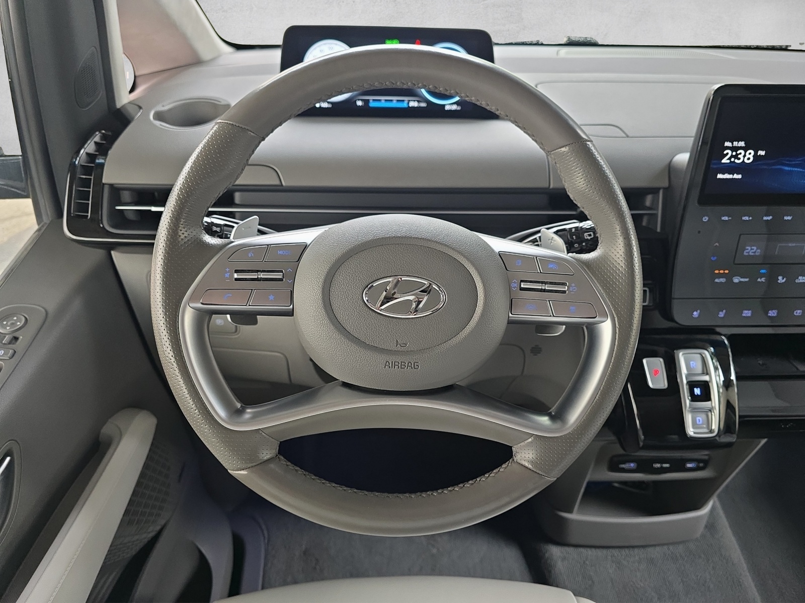 HYUNDAI Staria Premium 2.2 CRDI HEV SIGNATURE A-image-7