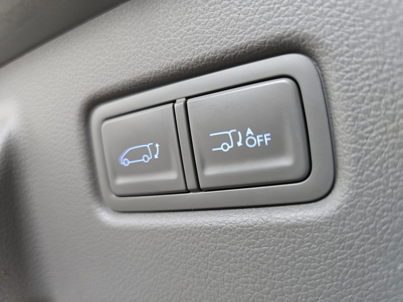 HYUNDAI Staria Premium 2.2 CRDI HEV SIGNATURE A-image-24