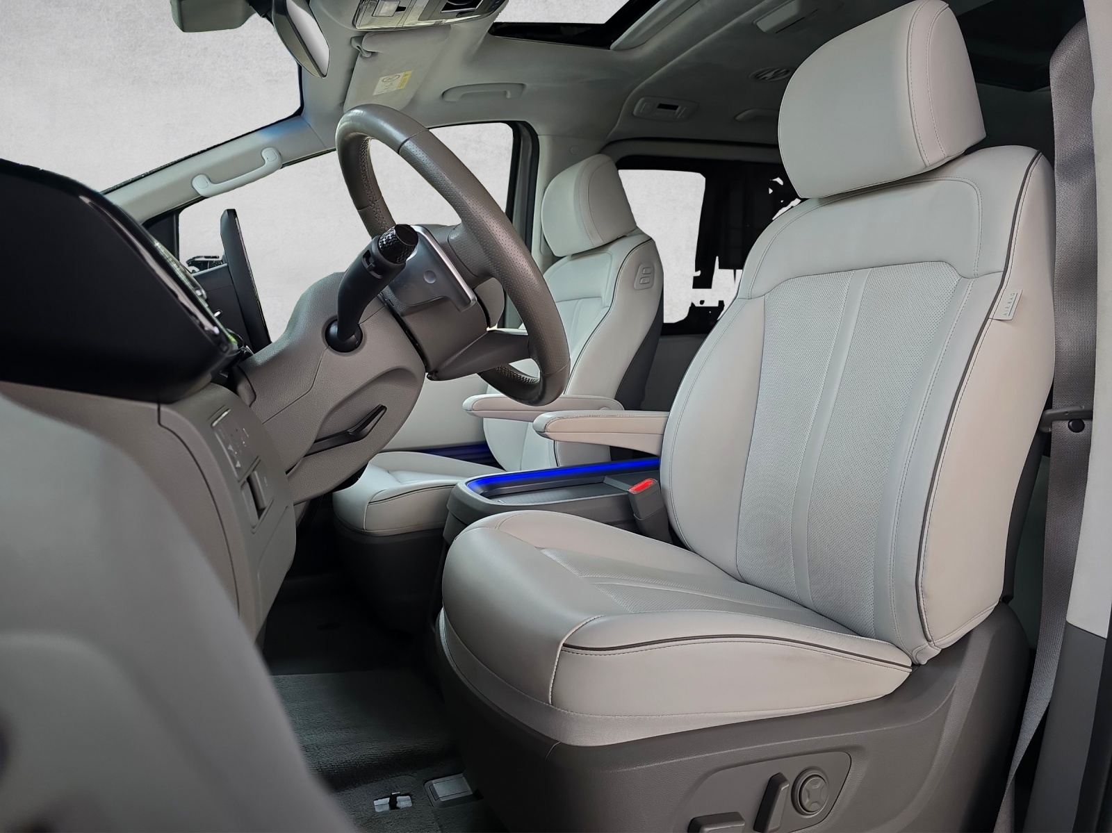 HYUNDAI Staria Premium 2.2 CRDI HEV SIGNATURE A-image-8