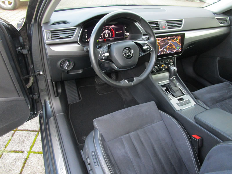 SKODA Superb Combi 2.0 TDi Style 4x4 DSG-image-16