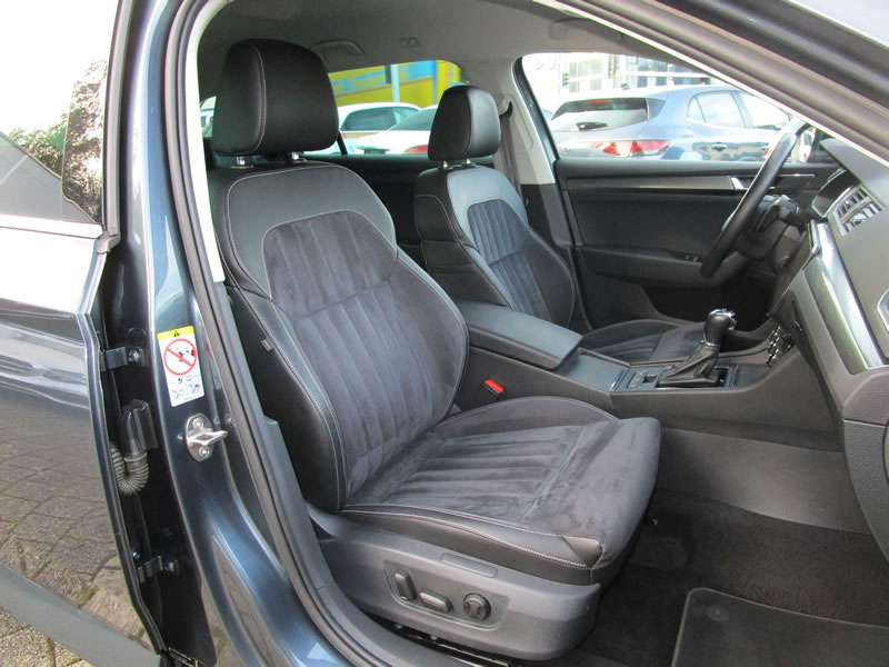 SKODA Superb Combi 2.0 TDi Style 4x4 DSG-image-15