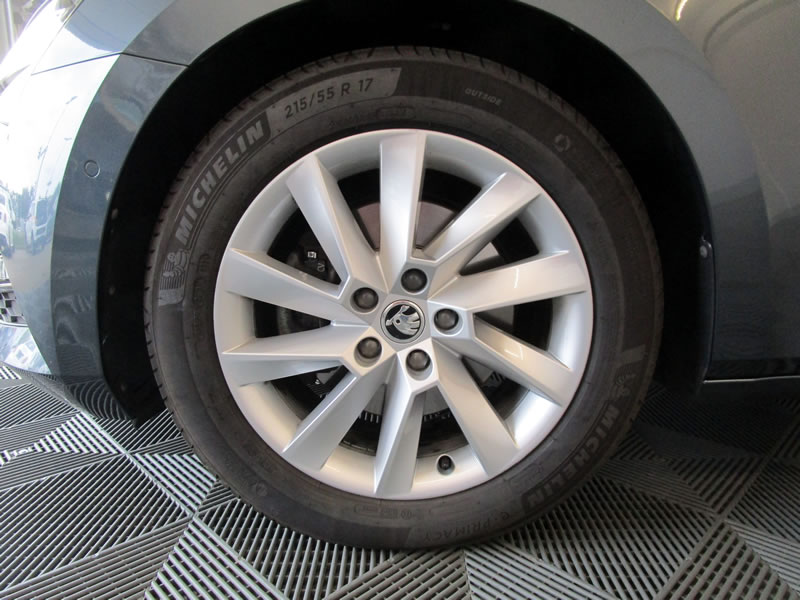 SKODA Superb Combi 2.0 TDi Style 4x4 DSG-image-24