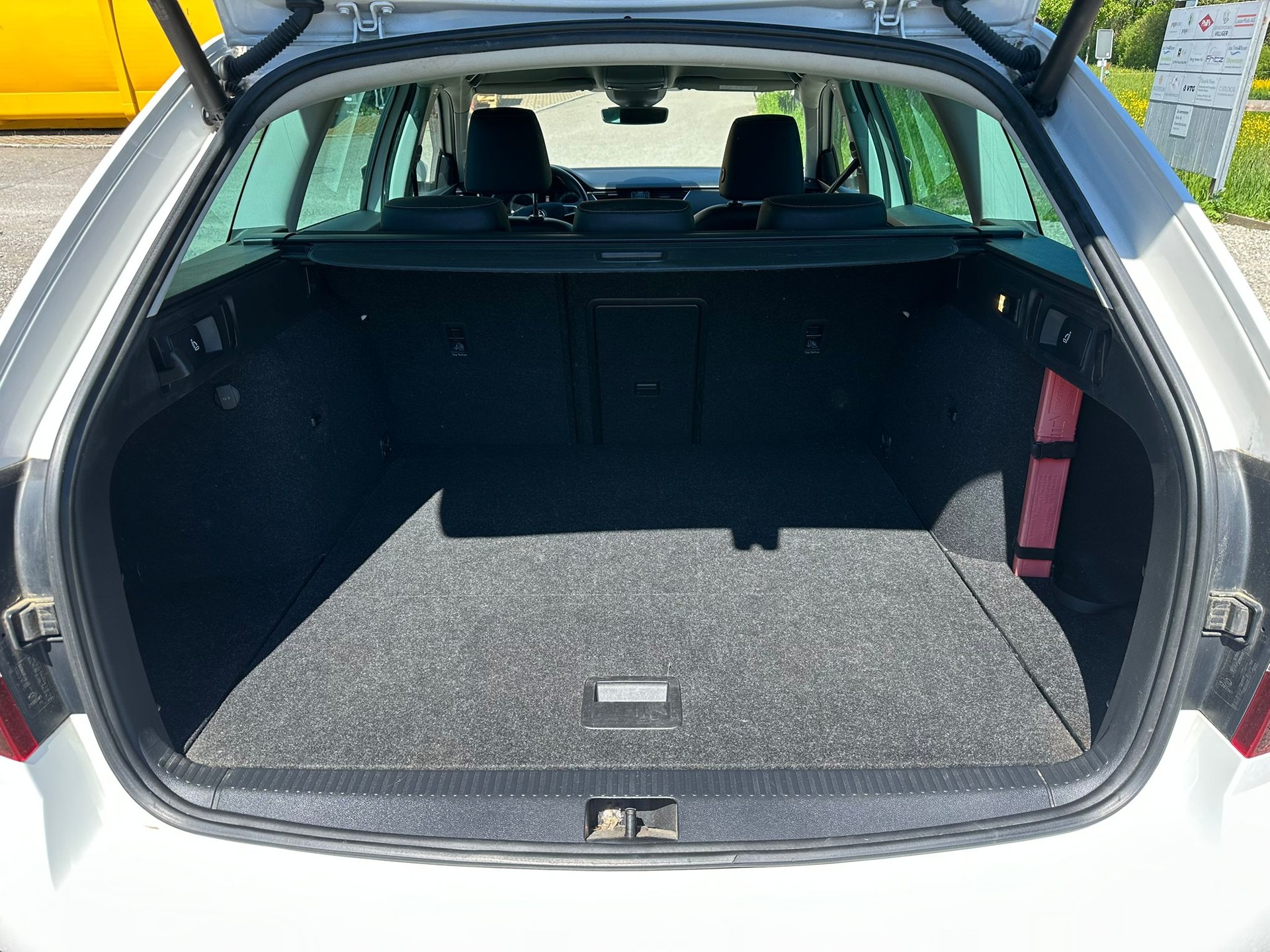 SKODA Octavia Combi 2.0 TSI Scout 4x4 DSG-image-12