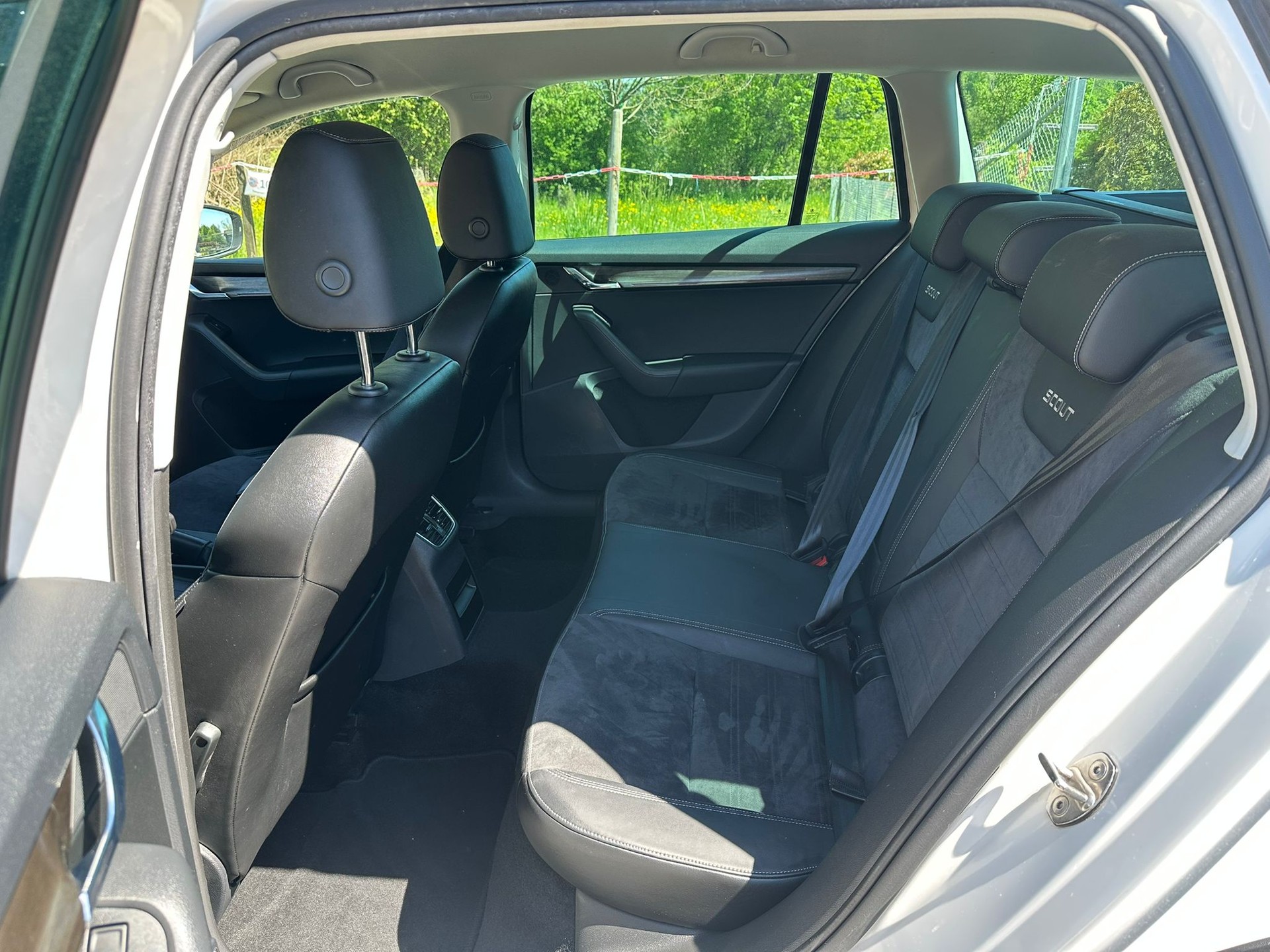 SKODA Octavia Combi 2.0 TSI Scout 4x4 DSG-image-11