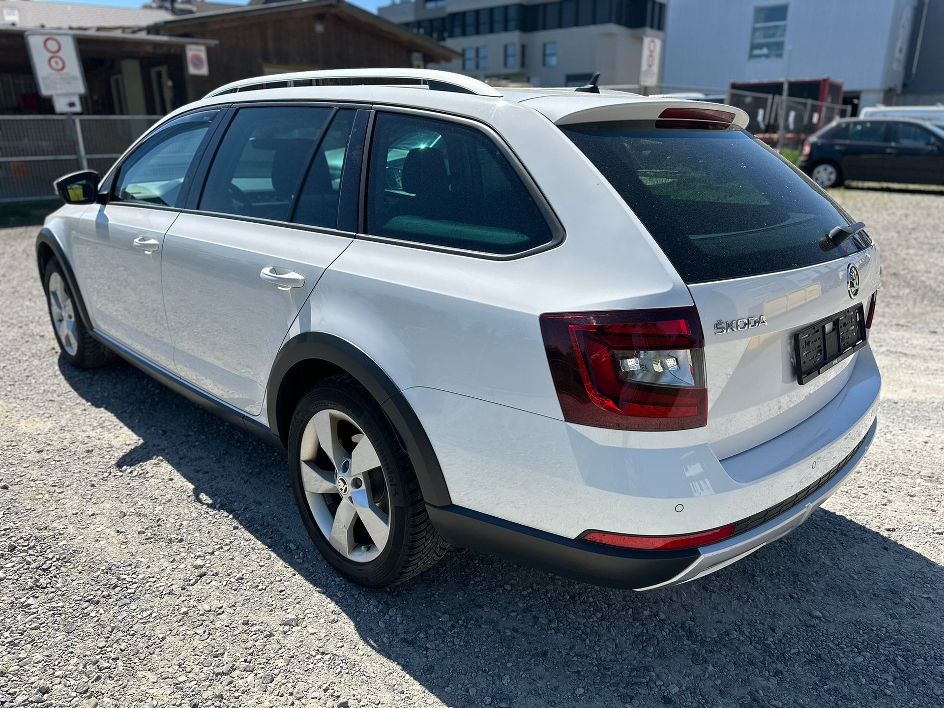 SKODA Octavia Combi 2.0 TSI Scout 4x4 DSG-image-7