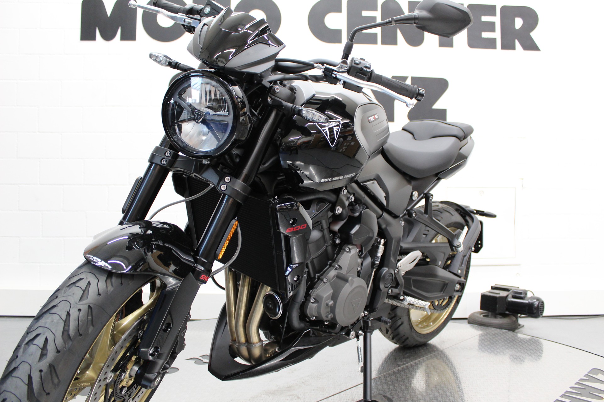 TRIUMPH Trident 800-image-4