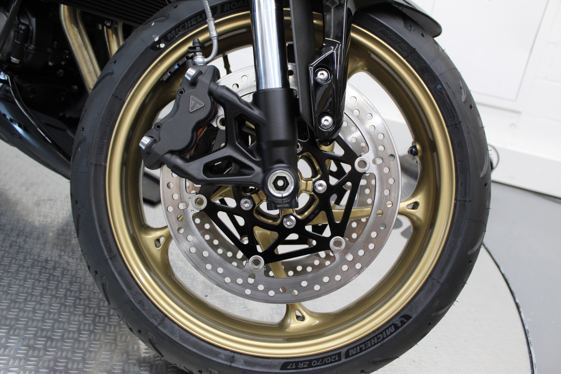 TRIUMPH Trident 800-image-6