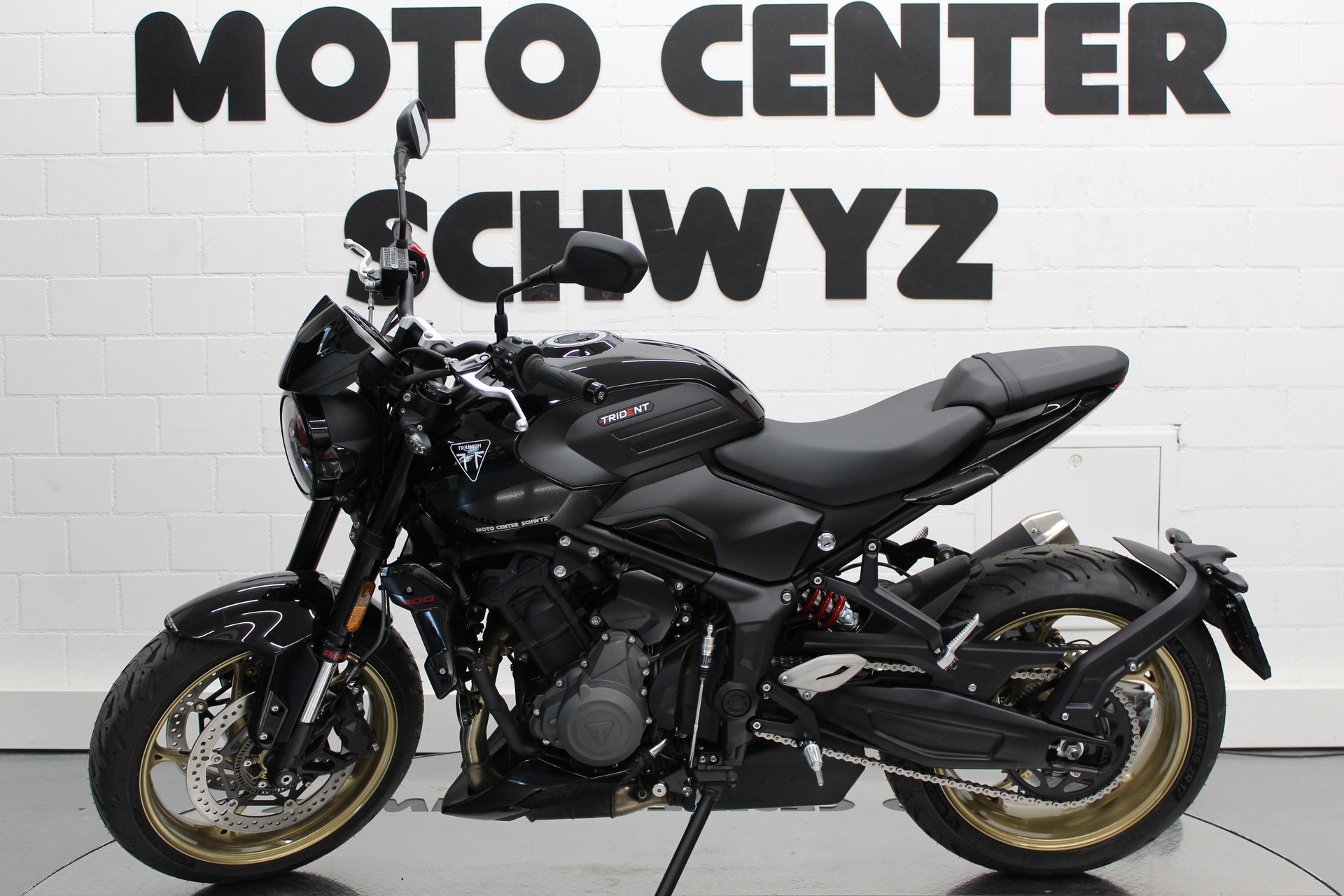 TRIUMPH Trident 800-image-3