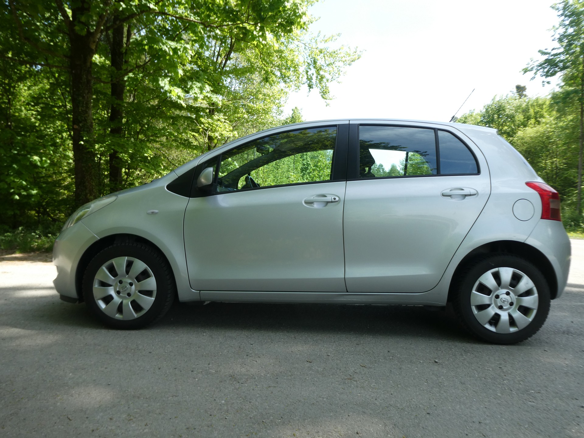 TOYOTA Yaris 1.3 Linea Sol-image-4