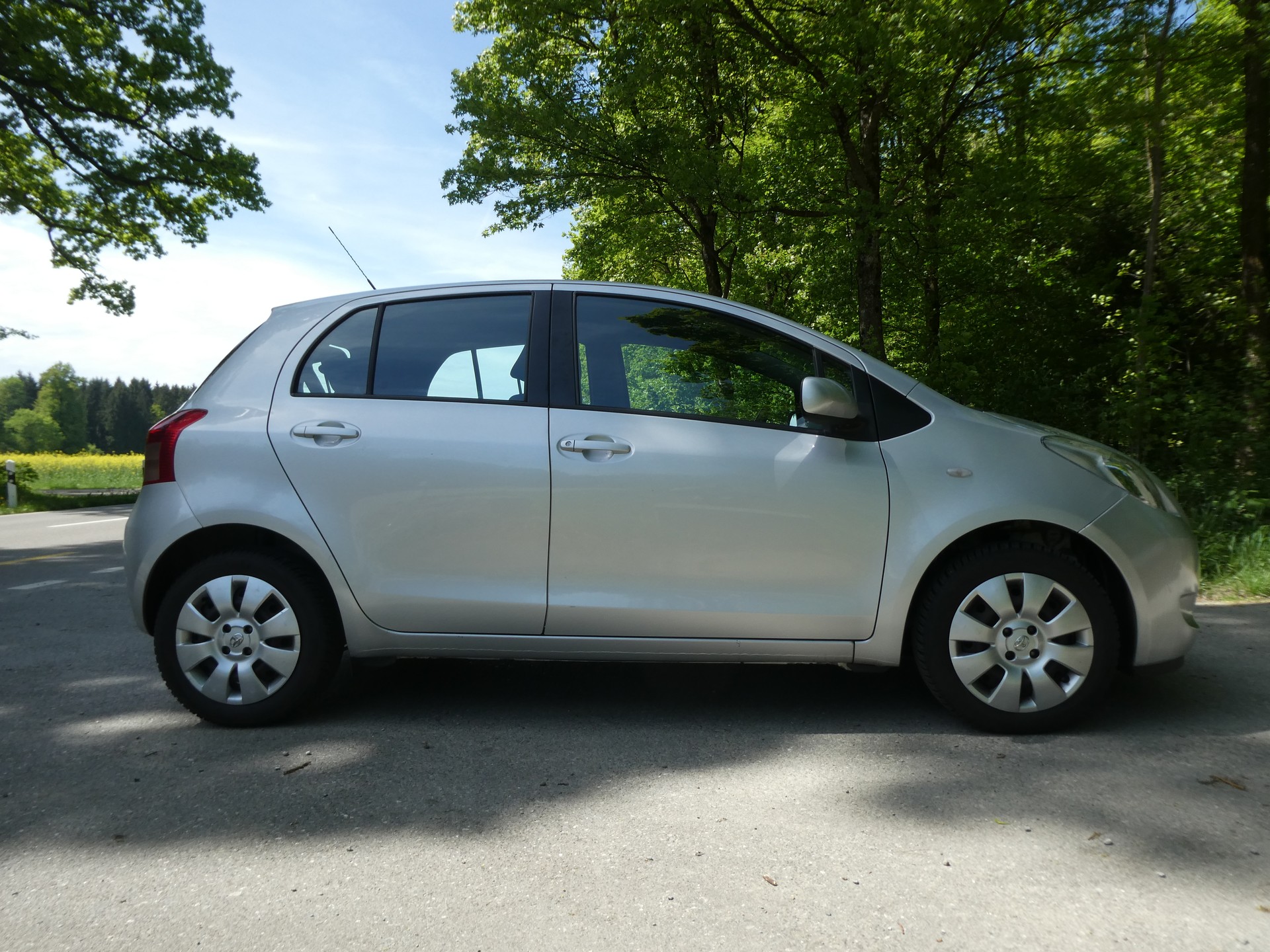 TOYOTA Yaris 1.3 Linea Sol-image-5