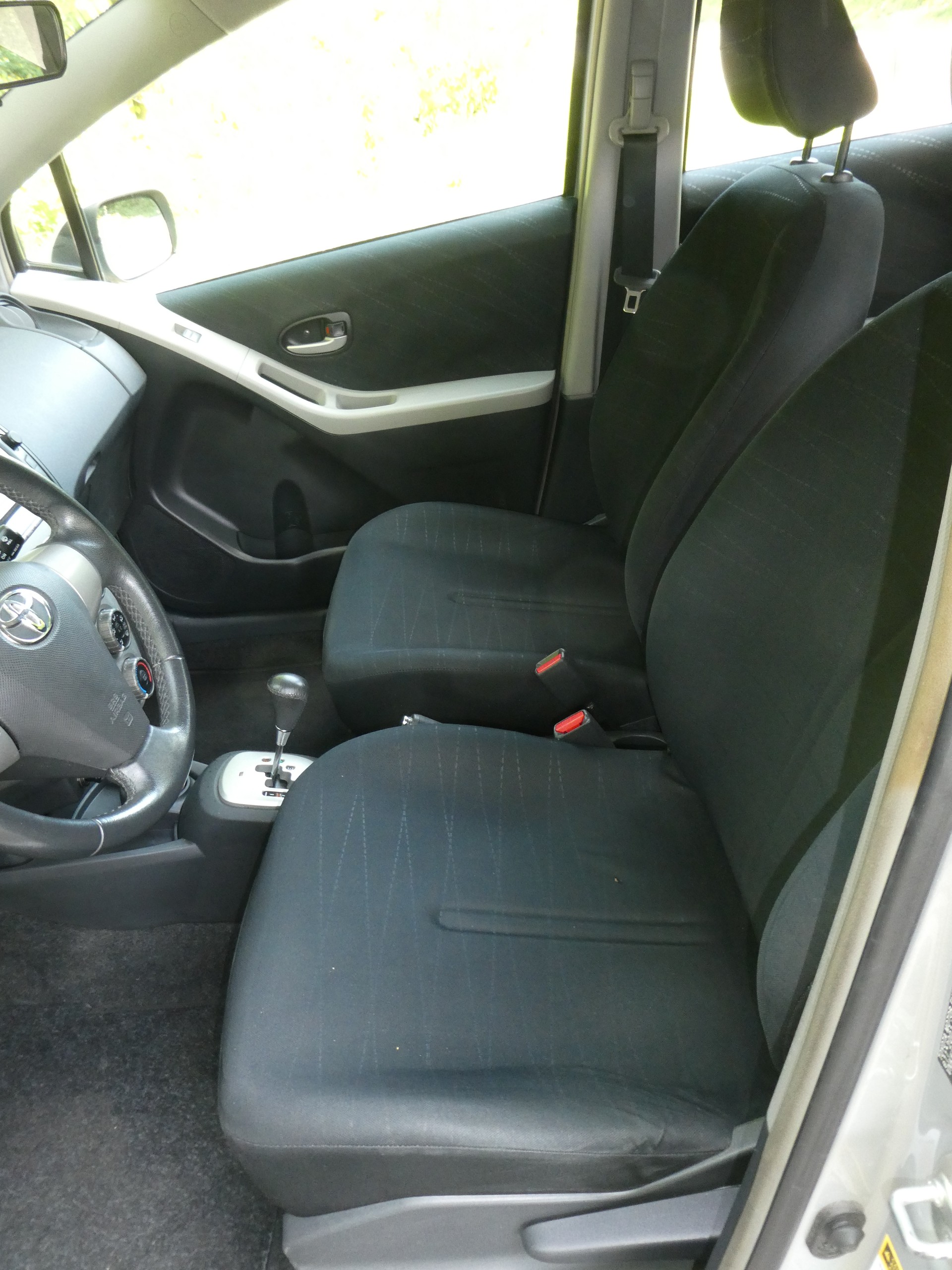 TOYOTA Yaris 1.3 Linea Sol-image-8