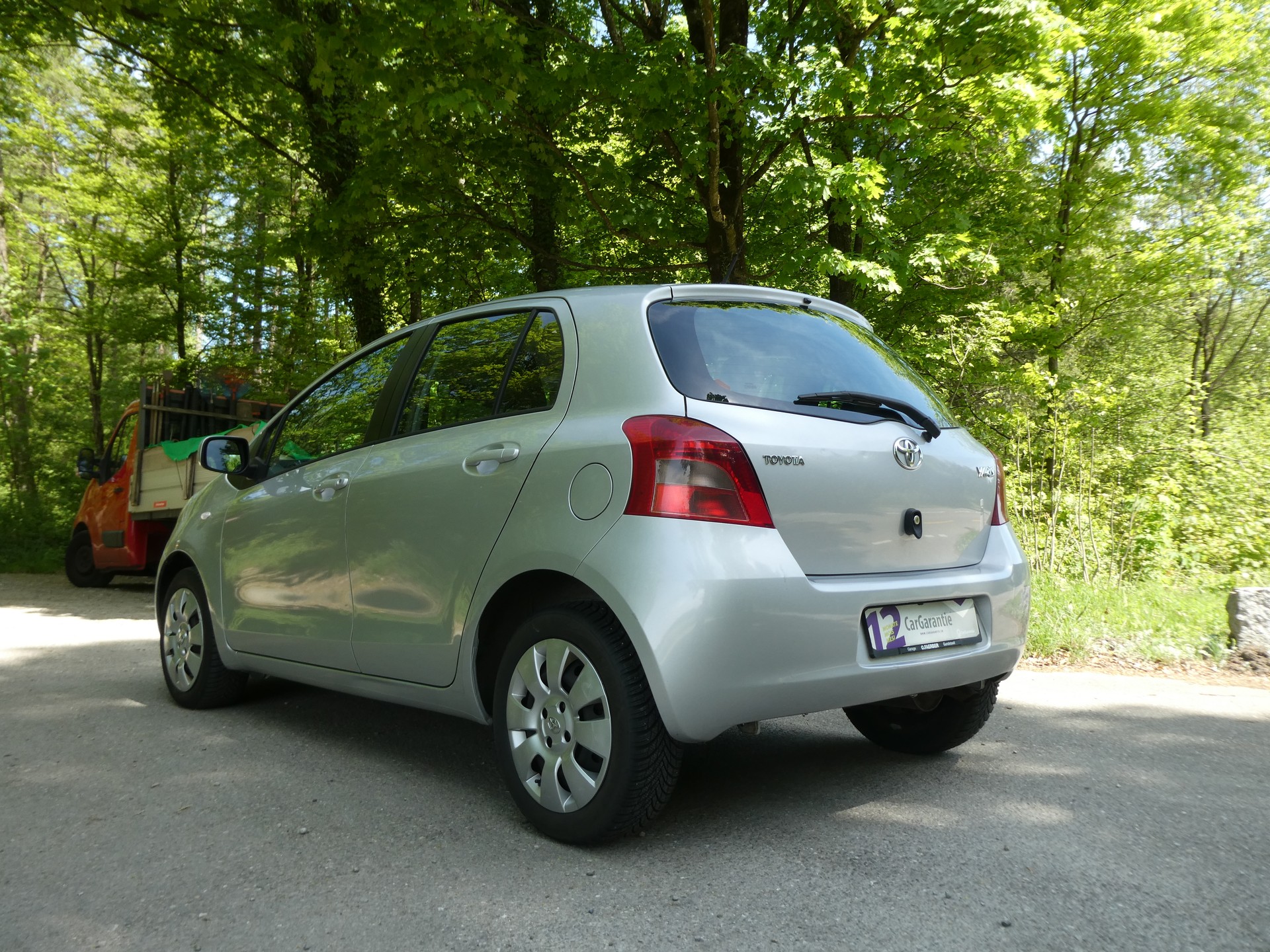 TOYOTA Yaris 1.3 Linea Sol-image-3