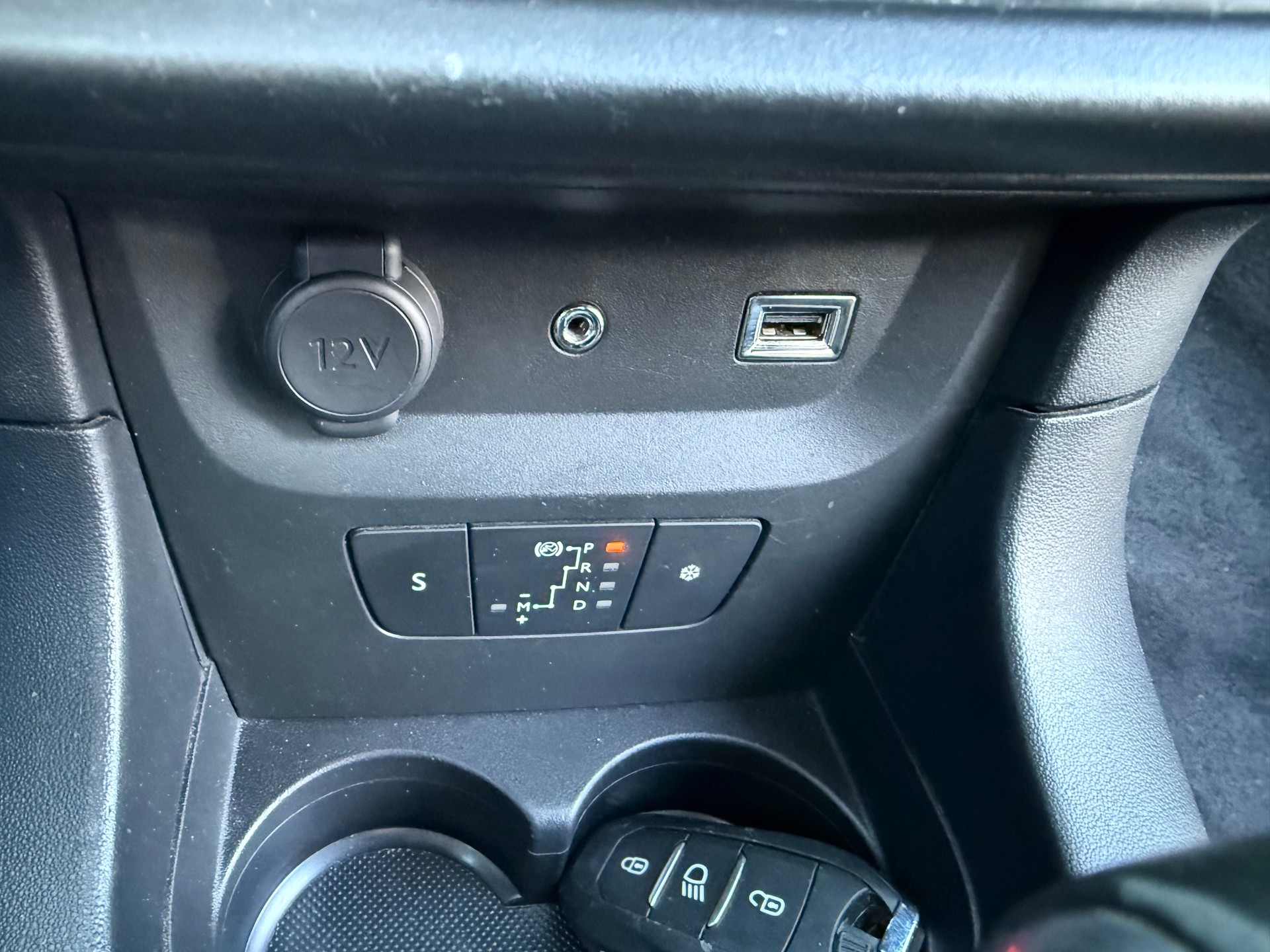 CITROEN C3 1.2i PureTech Shine EAT-image-6