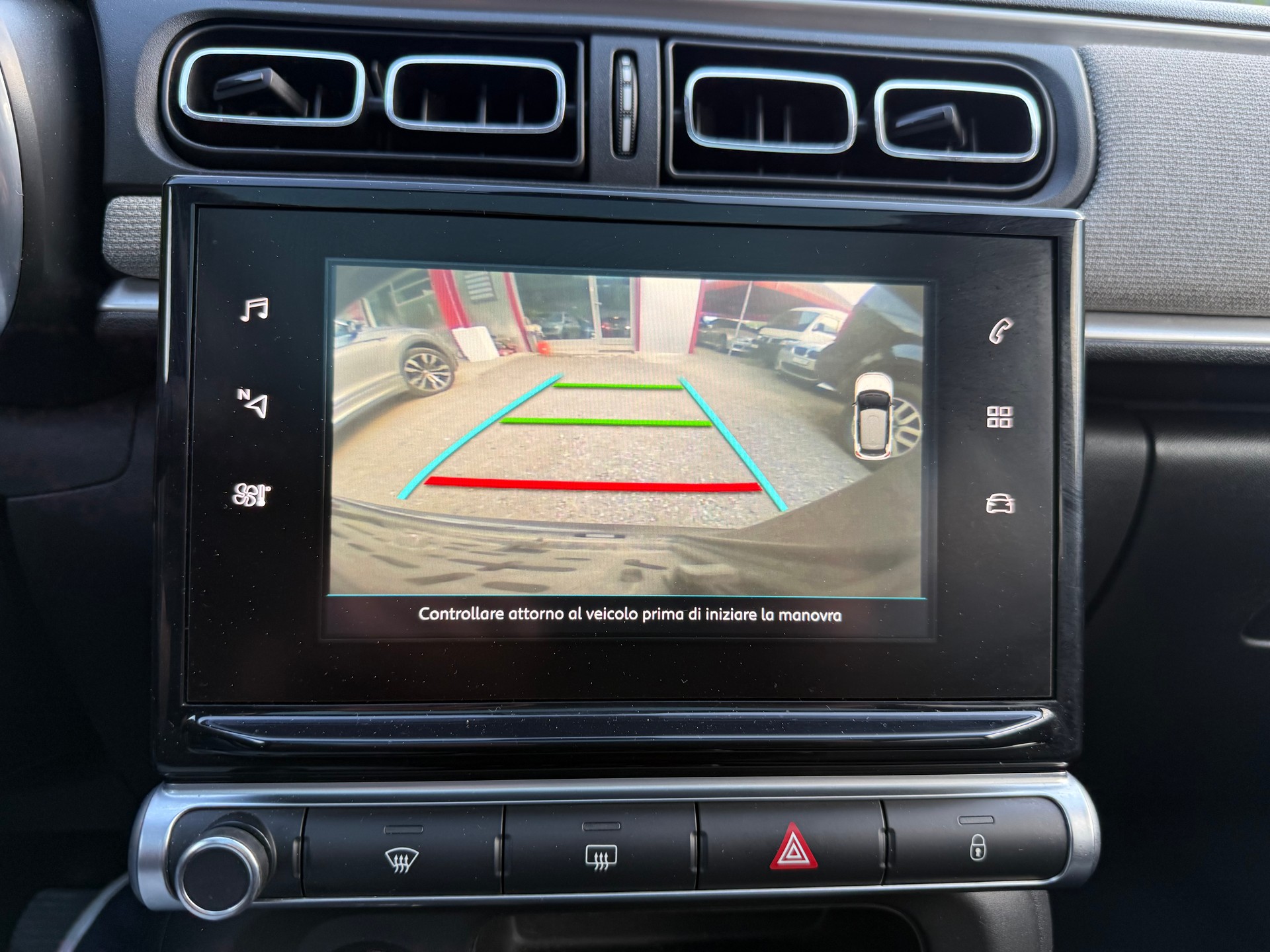 CITROEN C3 1.2i PureTech Shine EAT-image-11