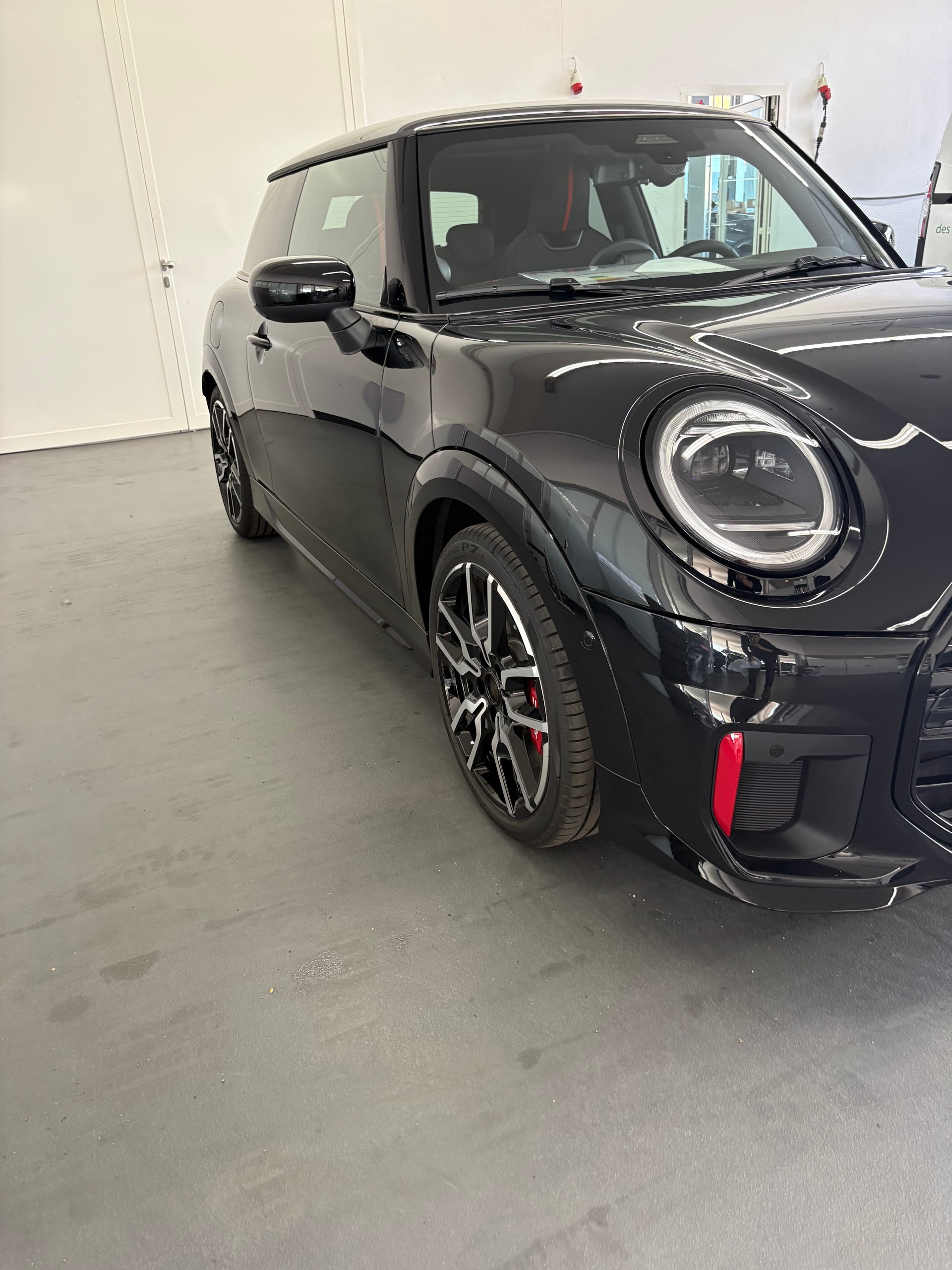 MINI Cooper John Cooper Works DKG-showroom-element-3