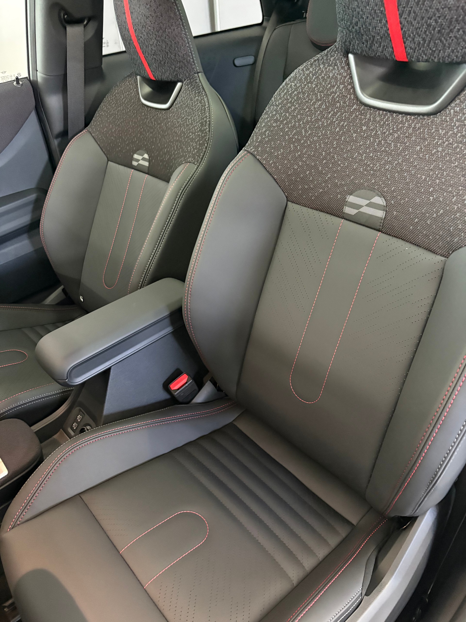 MINI Cooper John Cooper Works DKG-image-6