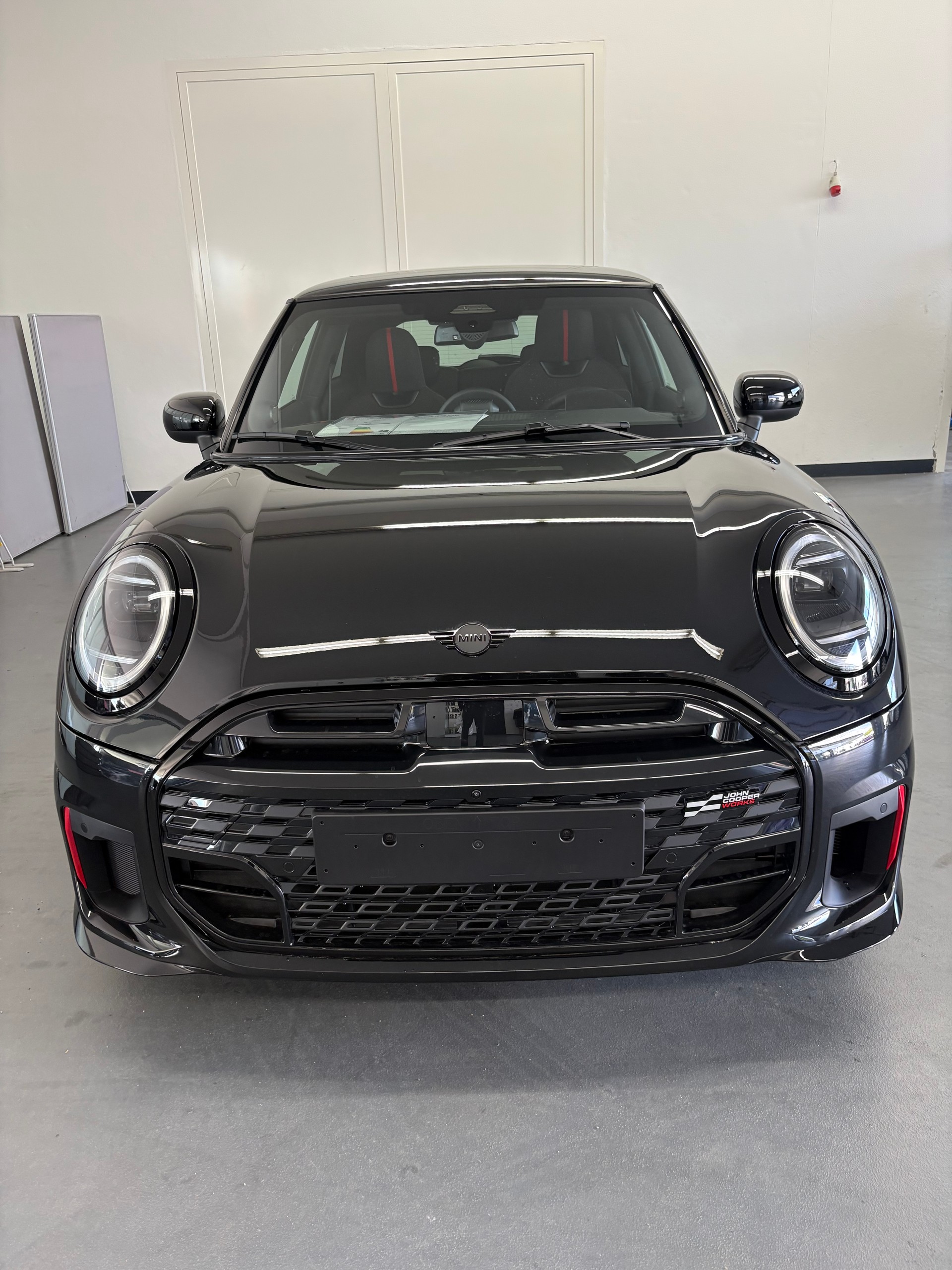 MINI Cooper John Cooper Works DKG-showroom-element-2