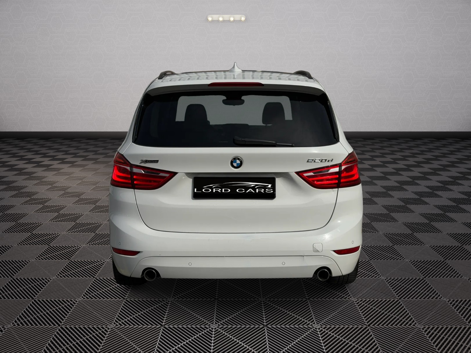 BMW 220d xDrive Gran Tourer Steptronic-image-4