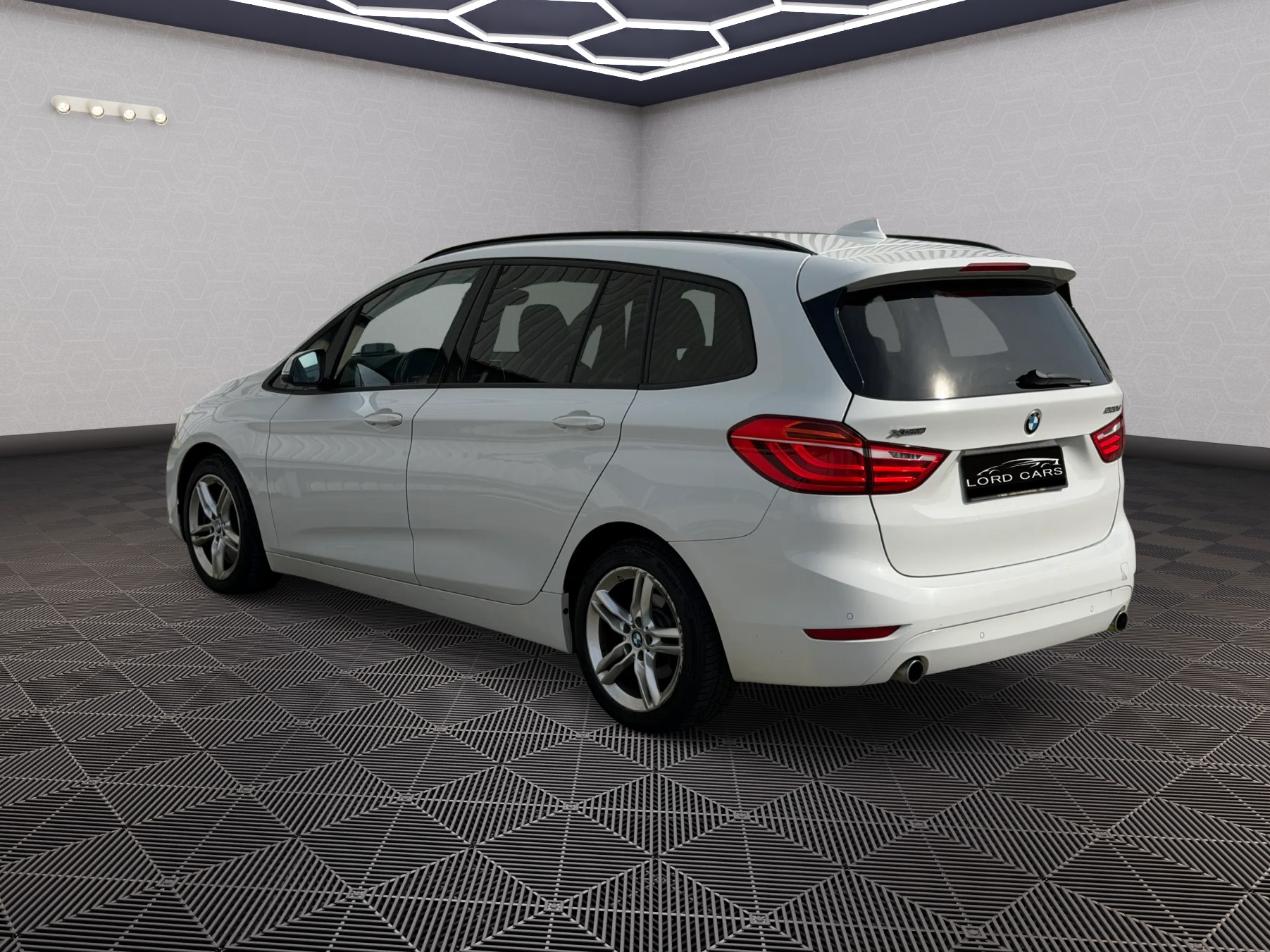 BMW 220d xDrive Gran Tourer Steptronic-image-5