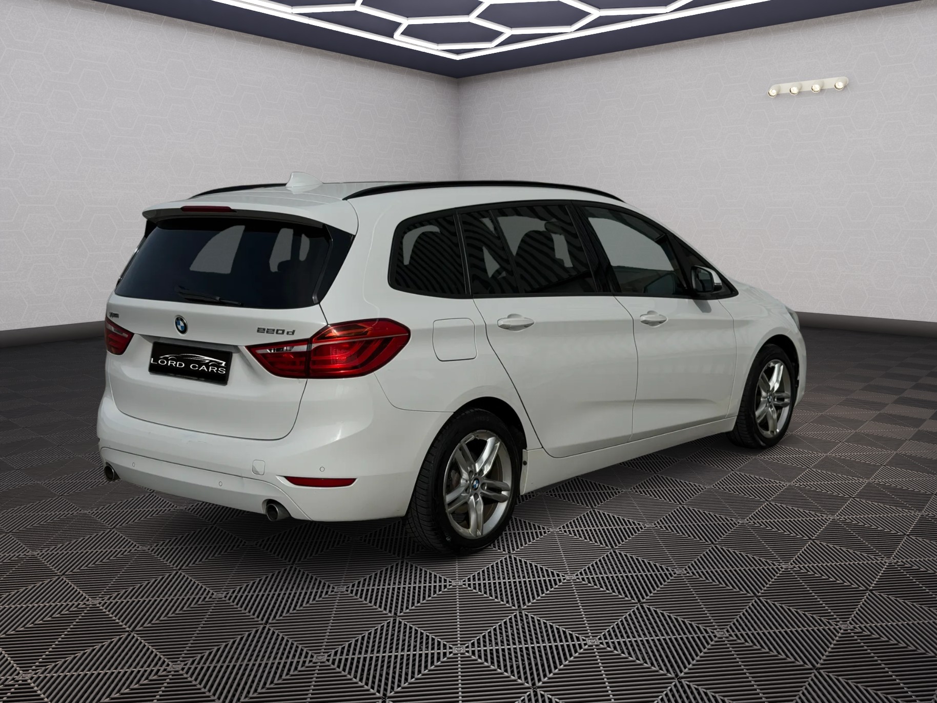 BMW 220d xDrive Gran Tourer Steptronic-showroom-element-3