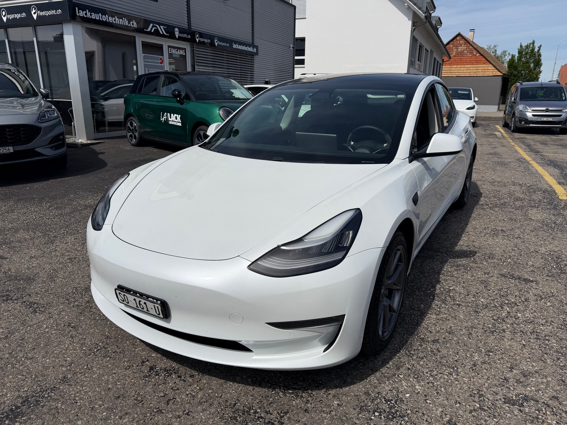 TESLA Model 3 Long Range Dual Motor AWD-showroom-element-3