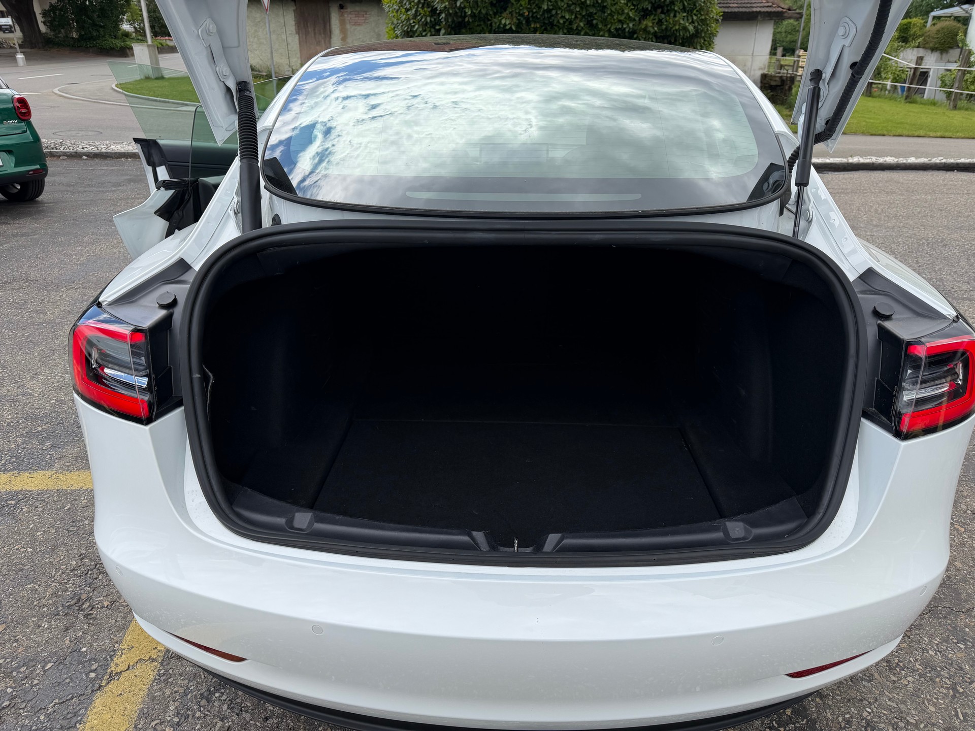 TESLA Model 3 Long Range Dual Motor AWD-image-11