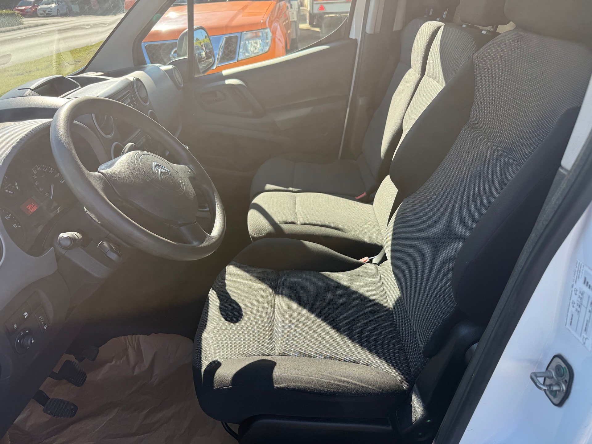 CITROEN Berlingo 1.6 BlueHDi Feel-image-15