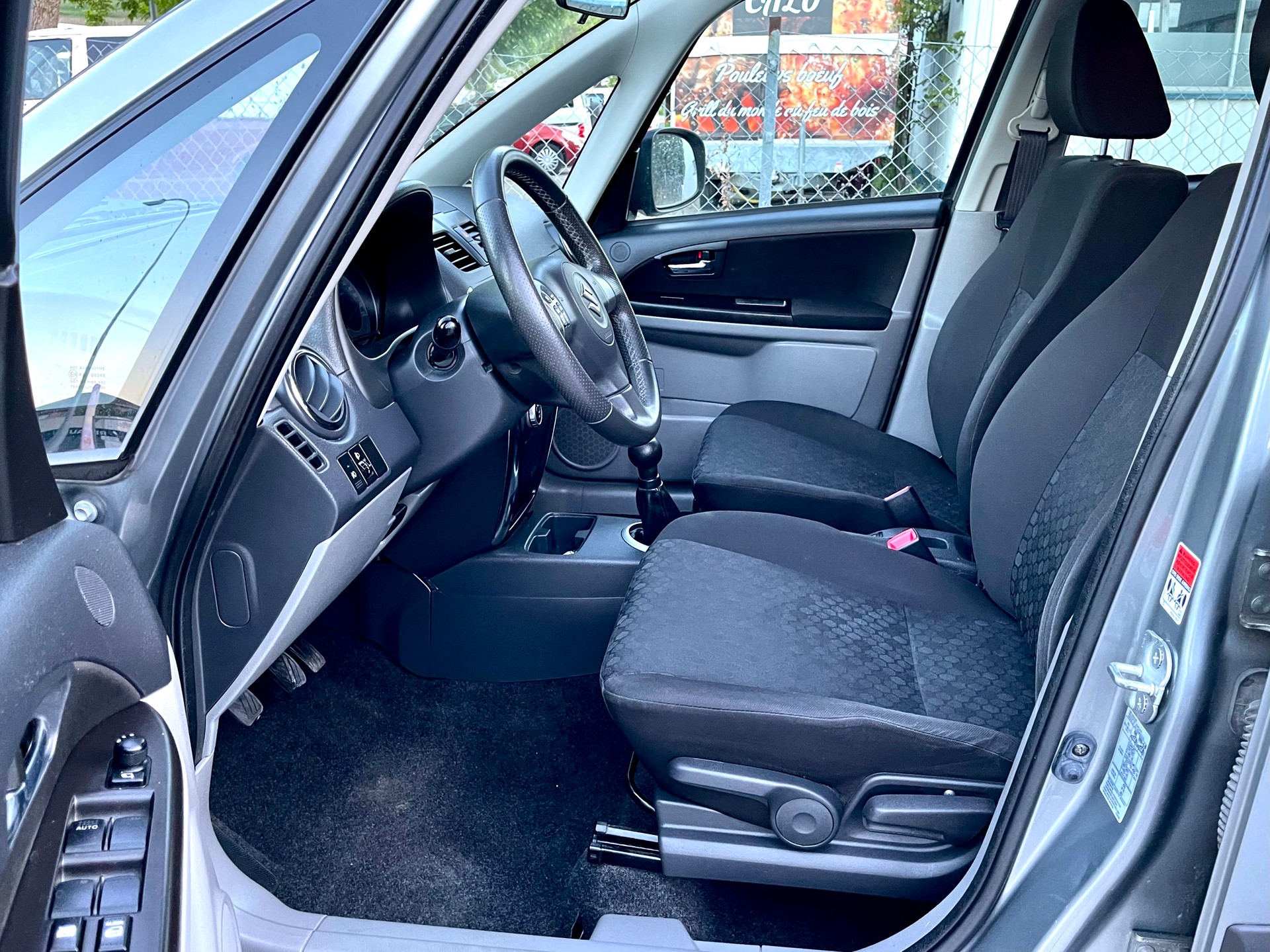 SUZUKI SX4 1.6 16V GL Top Barry 4WD-image-13