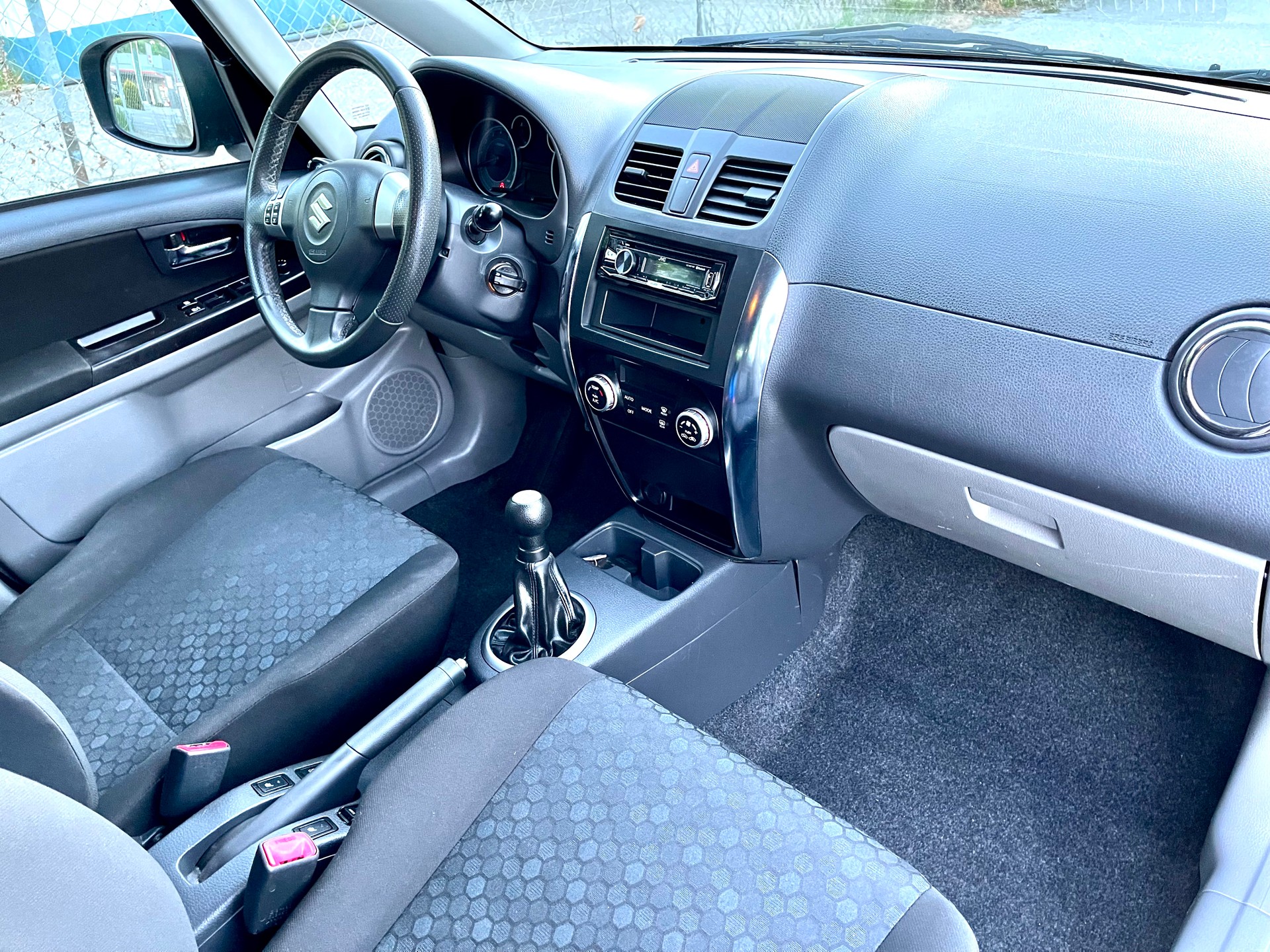 SUZUKI SX4 1.6 16V GL Top Barry 4WD-image-18