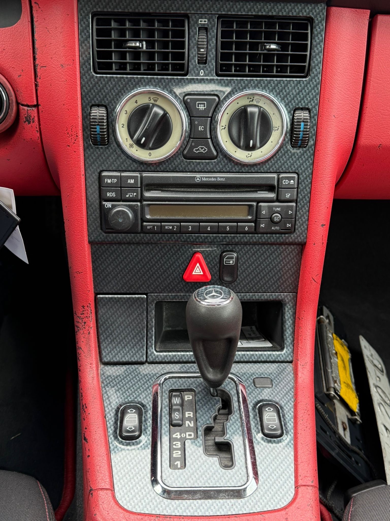 MERCEDES-BENZ SLK 200-image-10