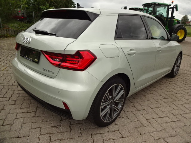 AUDI A1 Sportback 30 TFSI Attraction S-tronic-image-4