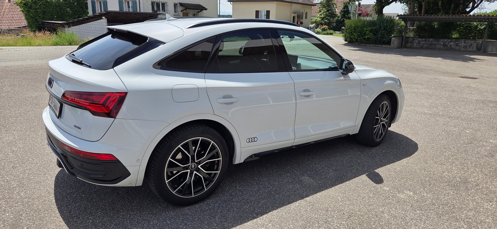 AUDI Q5 SB 40 TDI Black Edition quattro S-Tronic-image-2