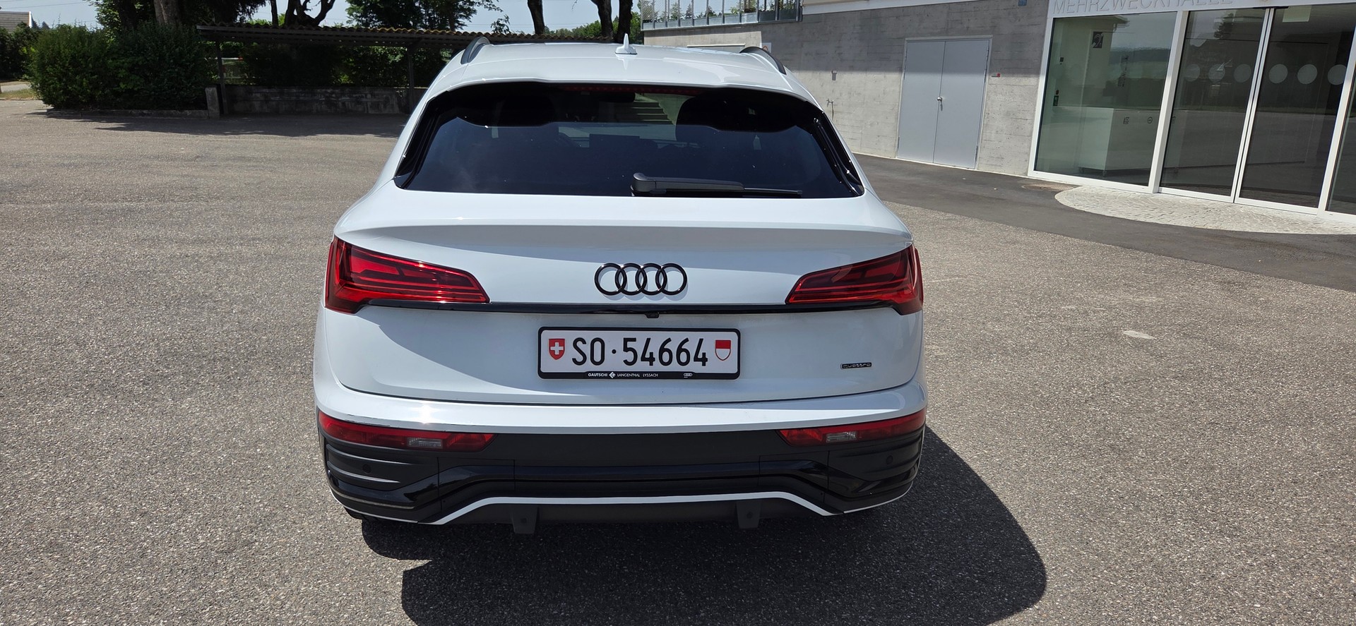 AUDI Q5 SB 40 TDI Black Edition quattro S-Tronic-image-4