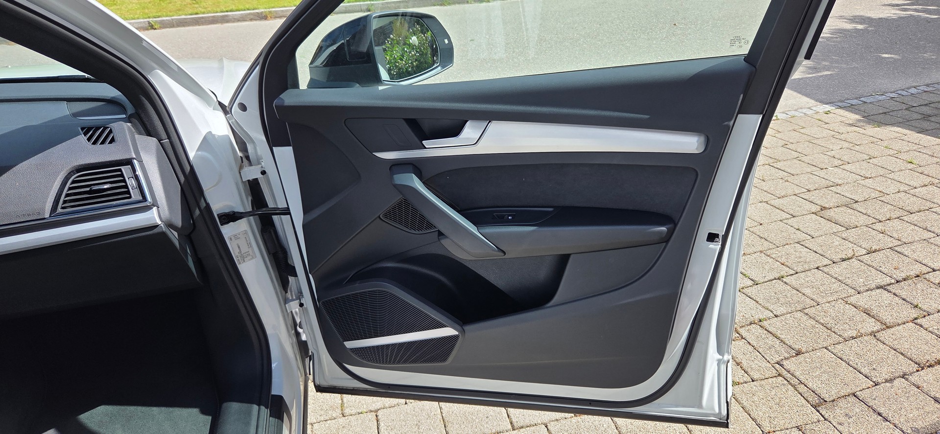 AUDI Q5 SB 40 TDI Black Edition quattro S-Tronic-image-7