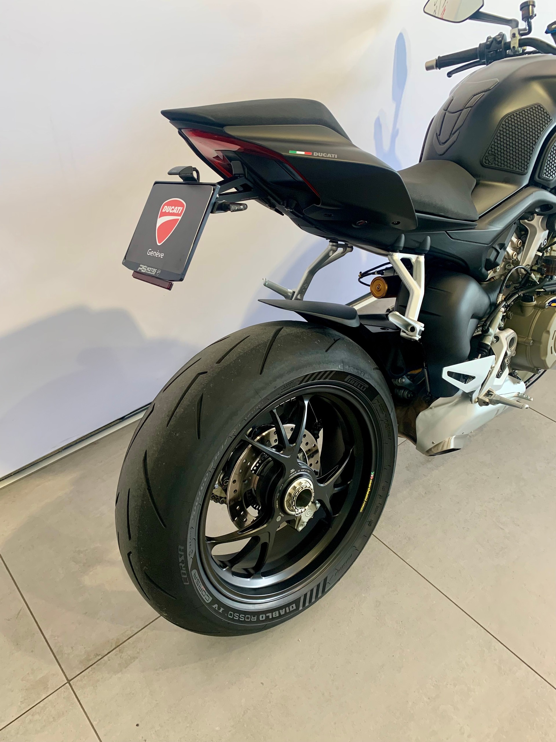 DUCATI Streetfighter V4 S-image-9