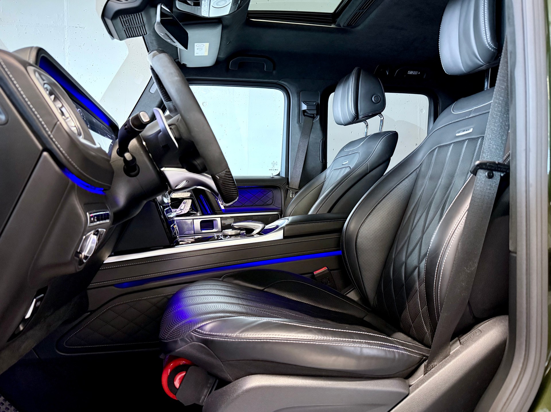MERCEDES-BENZ G 63 AMG | SONDERLACKIERUNG | CARBON PAKET | GRÜNE BREMSSÄTTEL | STANDHEIZUNG | MASSAGESITZE-image-7