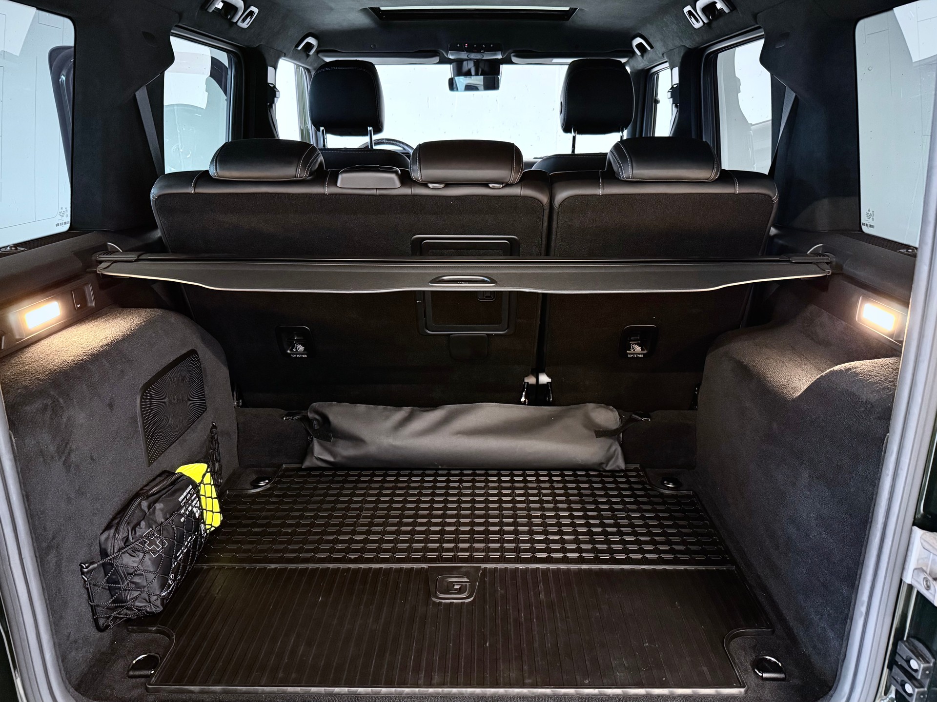 MERCEDES-BENZ G 63 AMG | SONDERLACKIERUNG | CARBON PAKET | GRÜNE BREMSSÄTTEL | STANDHEIZUNG | MASSAGESITZE-image-15
