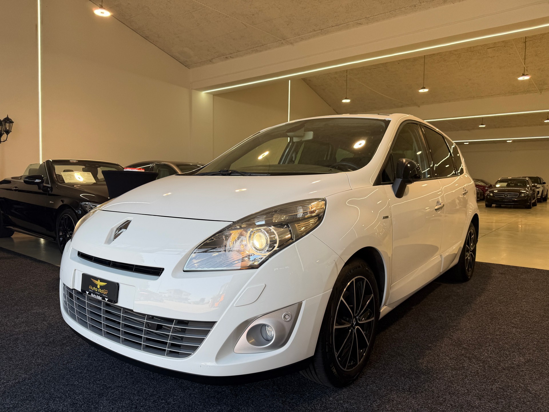 RENAULT Grand Scénic 1.5 dCi Bose EDC-showroom-element-1