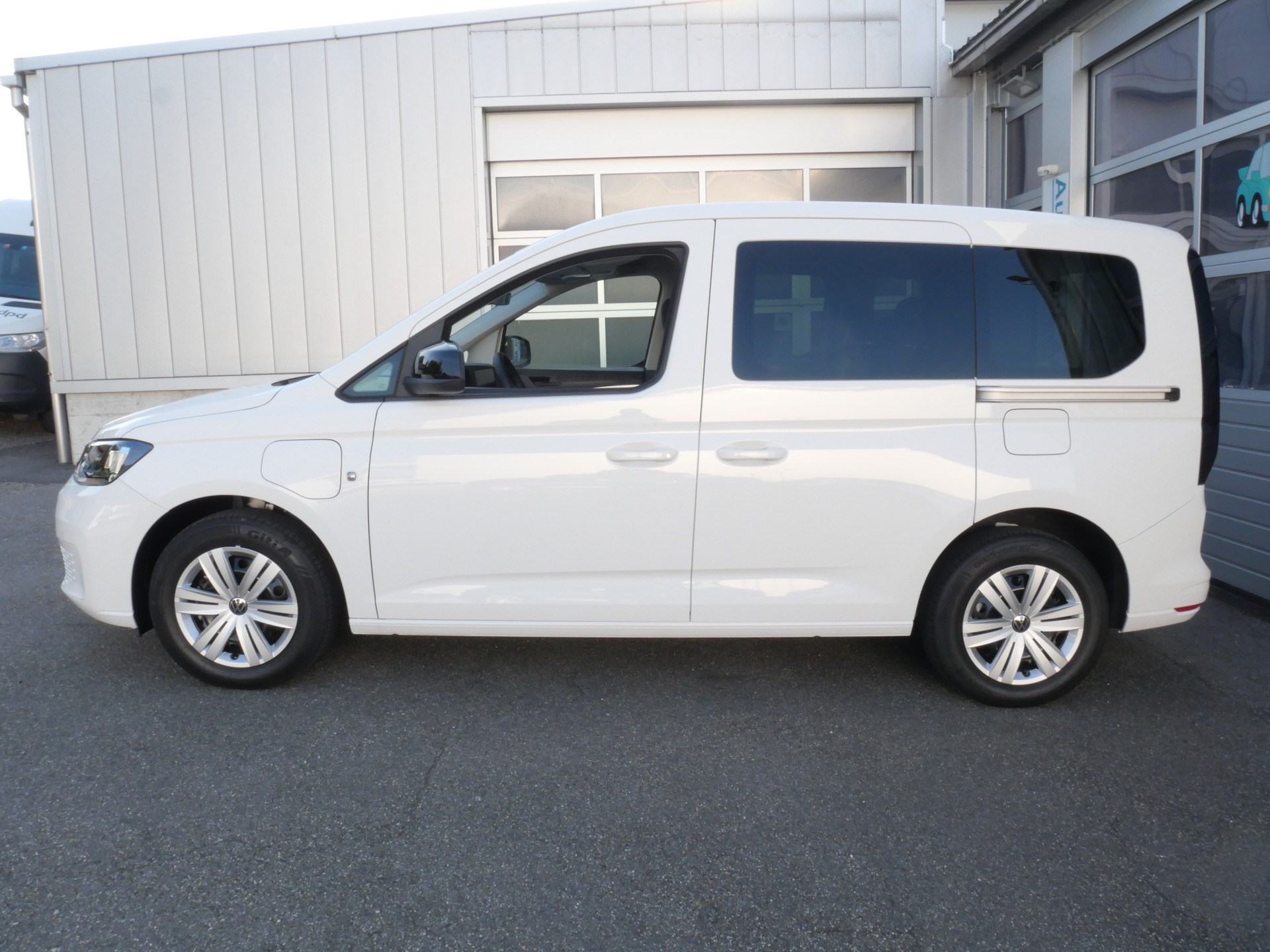 VW Caddy 1.5 TSI Plug in Hybrid DSG *5 Jahre Garantie*-showroom-element-3