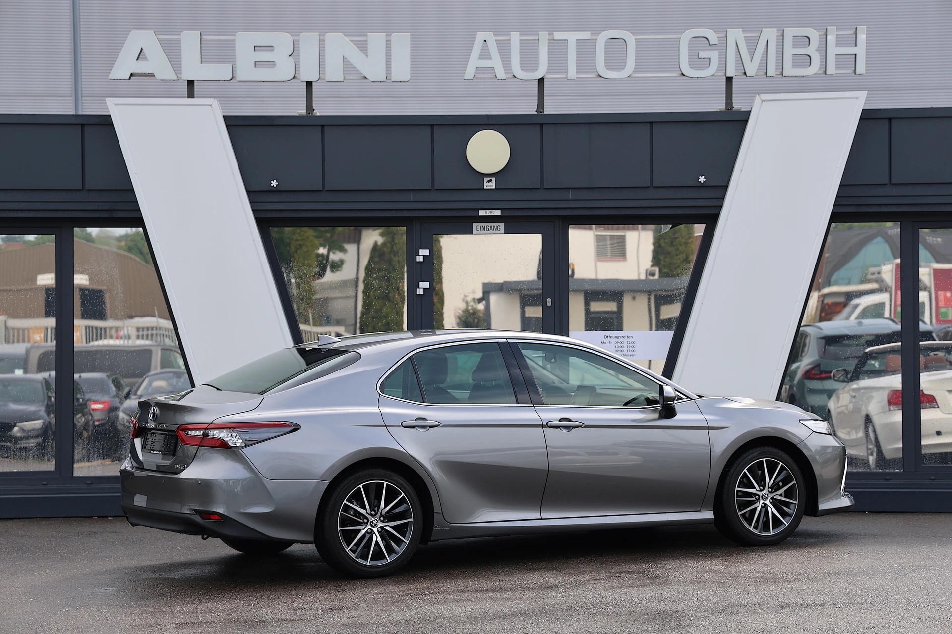 TOYOTA Camry 2.5 HSD e-CVT Premium-showroom-element-3