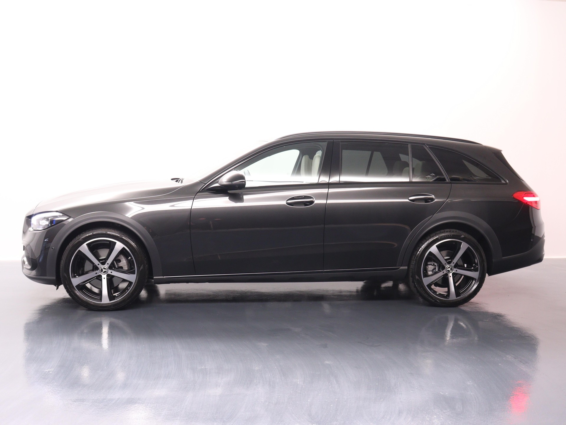 MERCEDES-BENZ C 220 d All-Terrain Avantgarde 4matic Kombi-showroom-element-2
