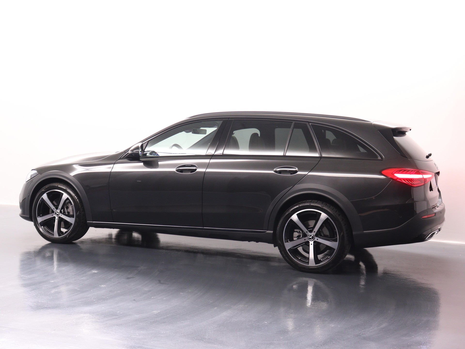 MERCEDES-BENZ C 220 d All-Terrain Avantgarde 4matic Kombi-showroom-element-3