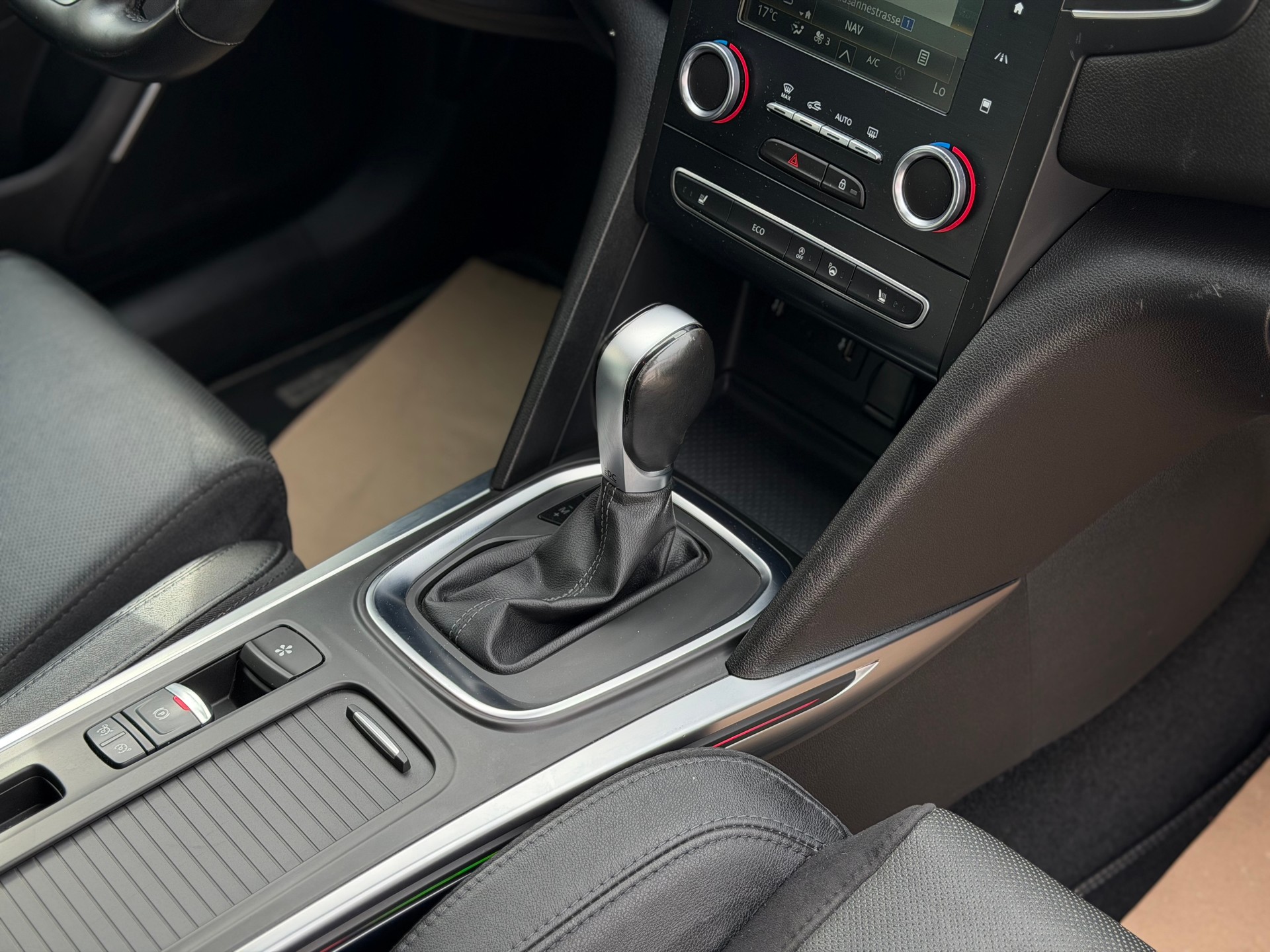 RENAULT Mégane 1.3 16V Turbo Intens EDC-image-15