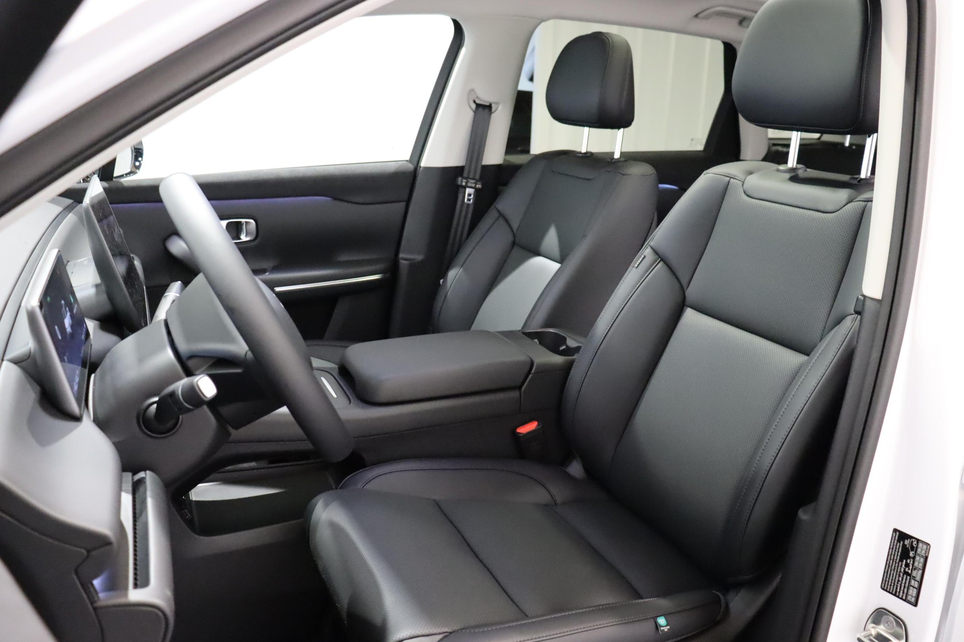 LEAPMOTOR C10 1.5 REEV Design-showroom-element-3
