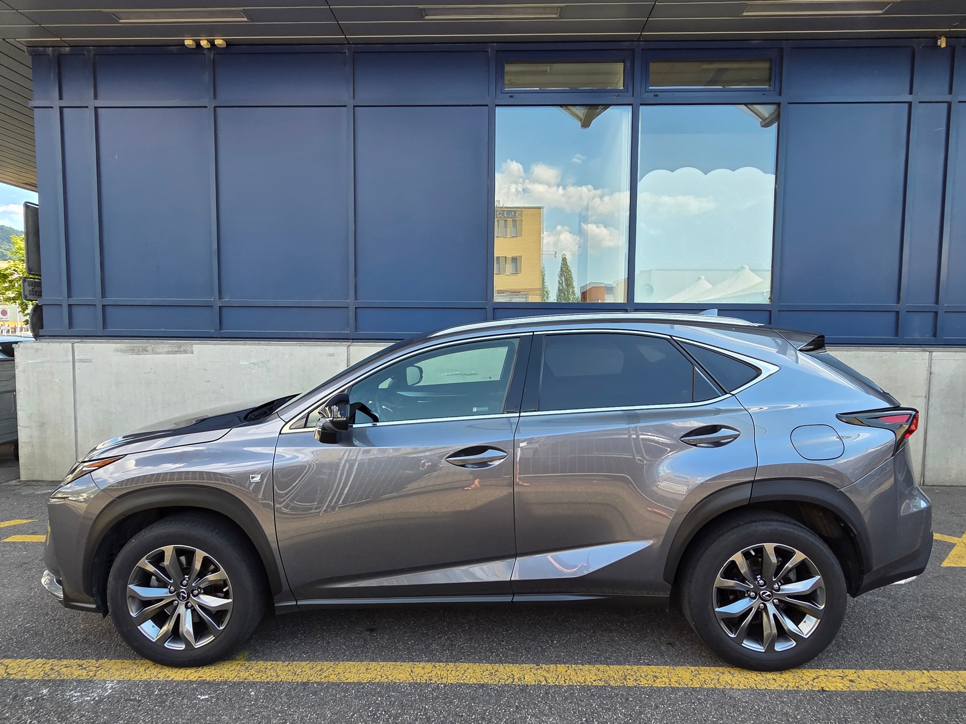LEXUS NX 200t F-Sport AWD Automatic-showroom-element-3