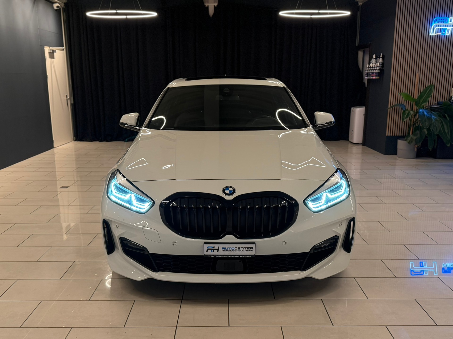 BMW 120d xDrive Steptronic Pure M Sport-showroom-element-1