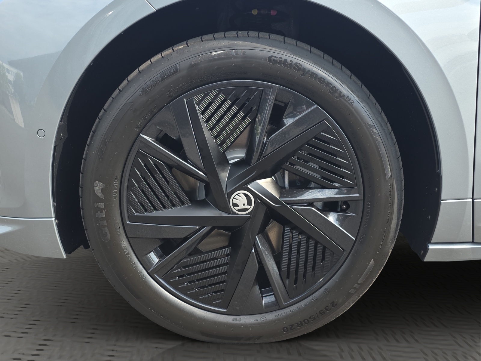 SKODA Enyaq 4x4 RS-image-6