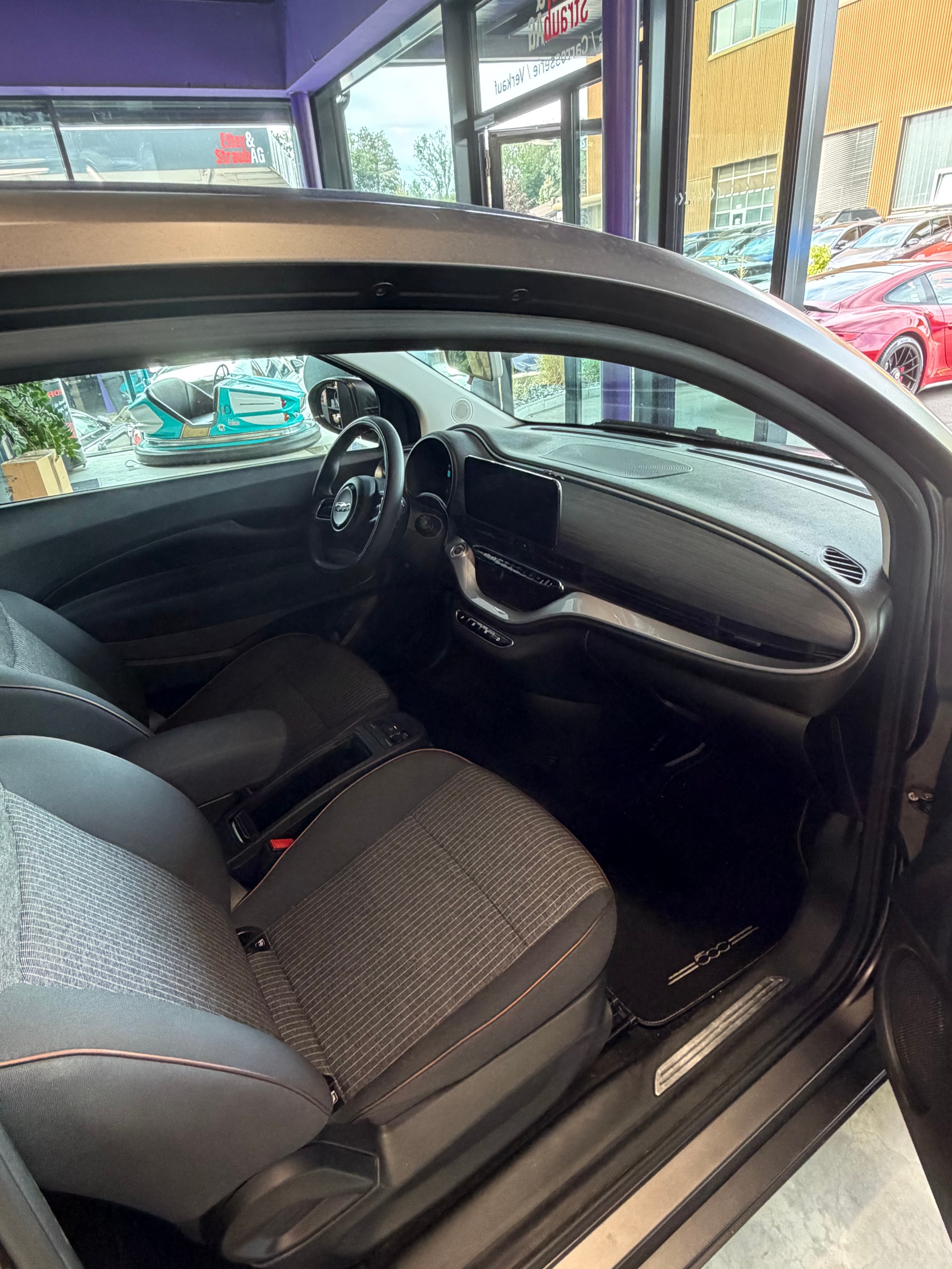 FIAT 500 C electric 87 kW Icon-showroom-element-2
