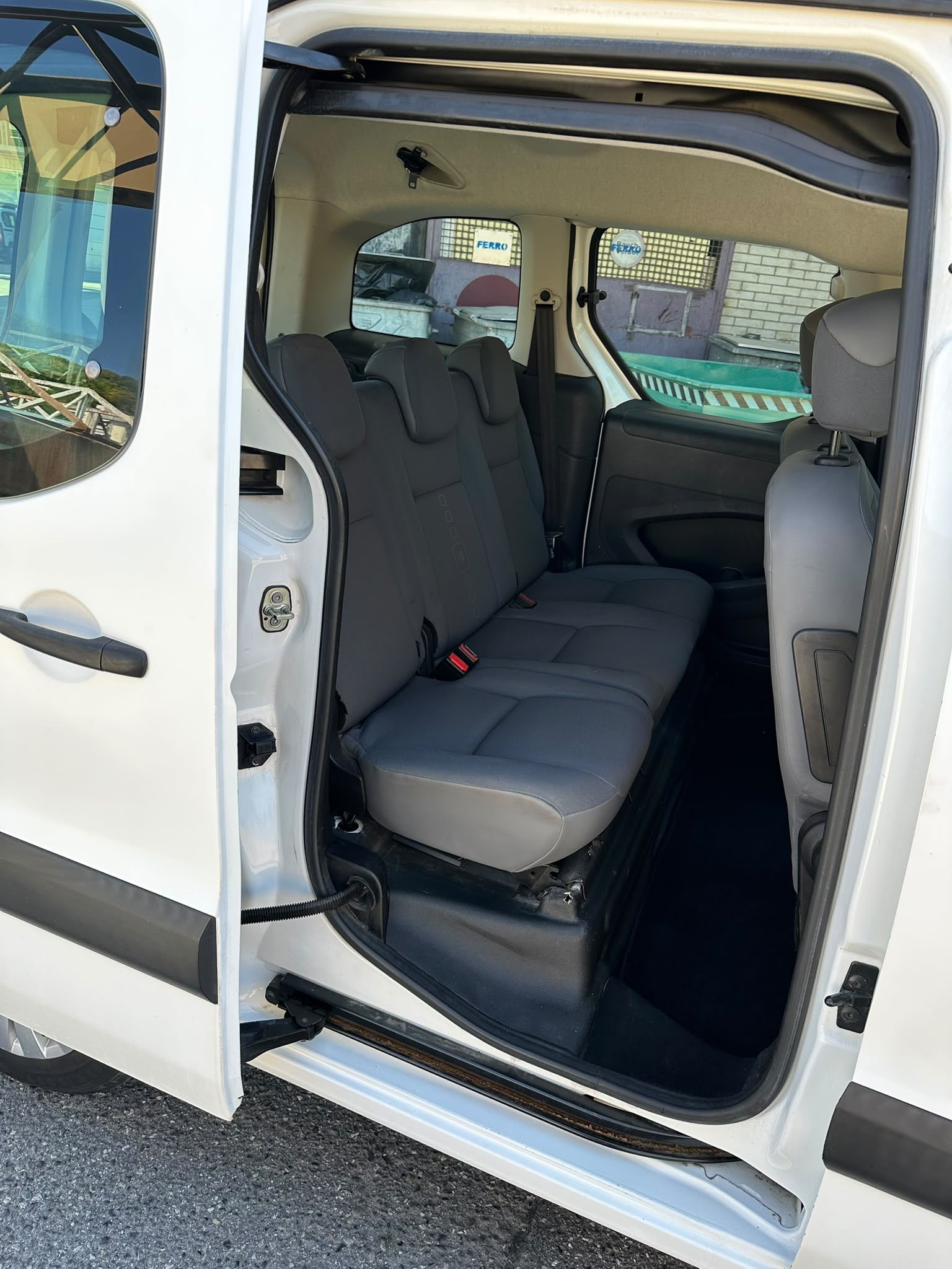 CITROEN Berlingo 1.6 HDi Attraction-image-6